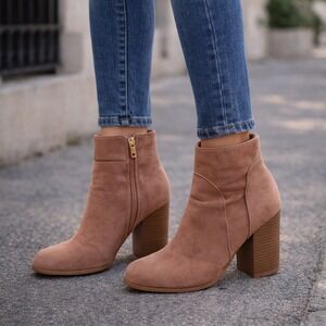 Malandrino Women's Faux Suede Block Heel Ankle Boots Side Zip Blush Pink Size 7